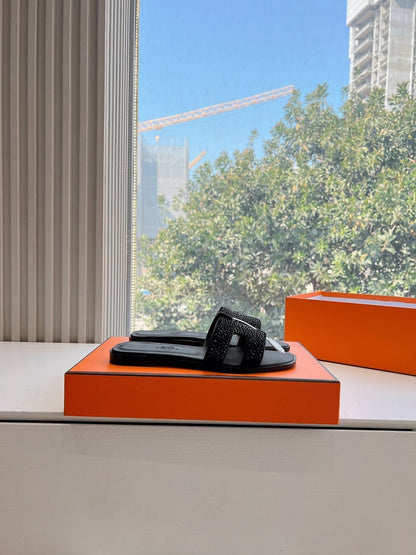 0RAN SLIDE IN BLACK CALFSKIN WITH CRYSTALS