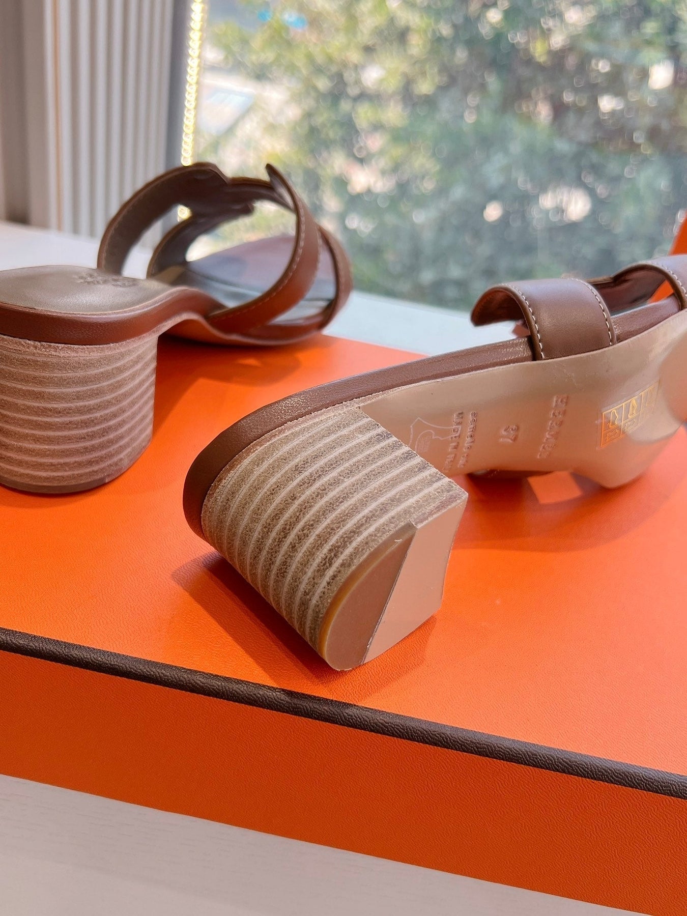 0ASIS SANDAL IN CHOCOLATE BROWN CALFSKIN