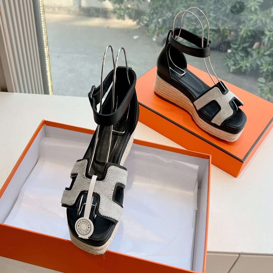 ELDA ESPADRILLE IN WHITE FABRIC AND BLACK CALFSKIN