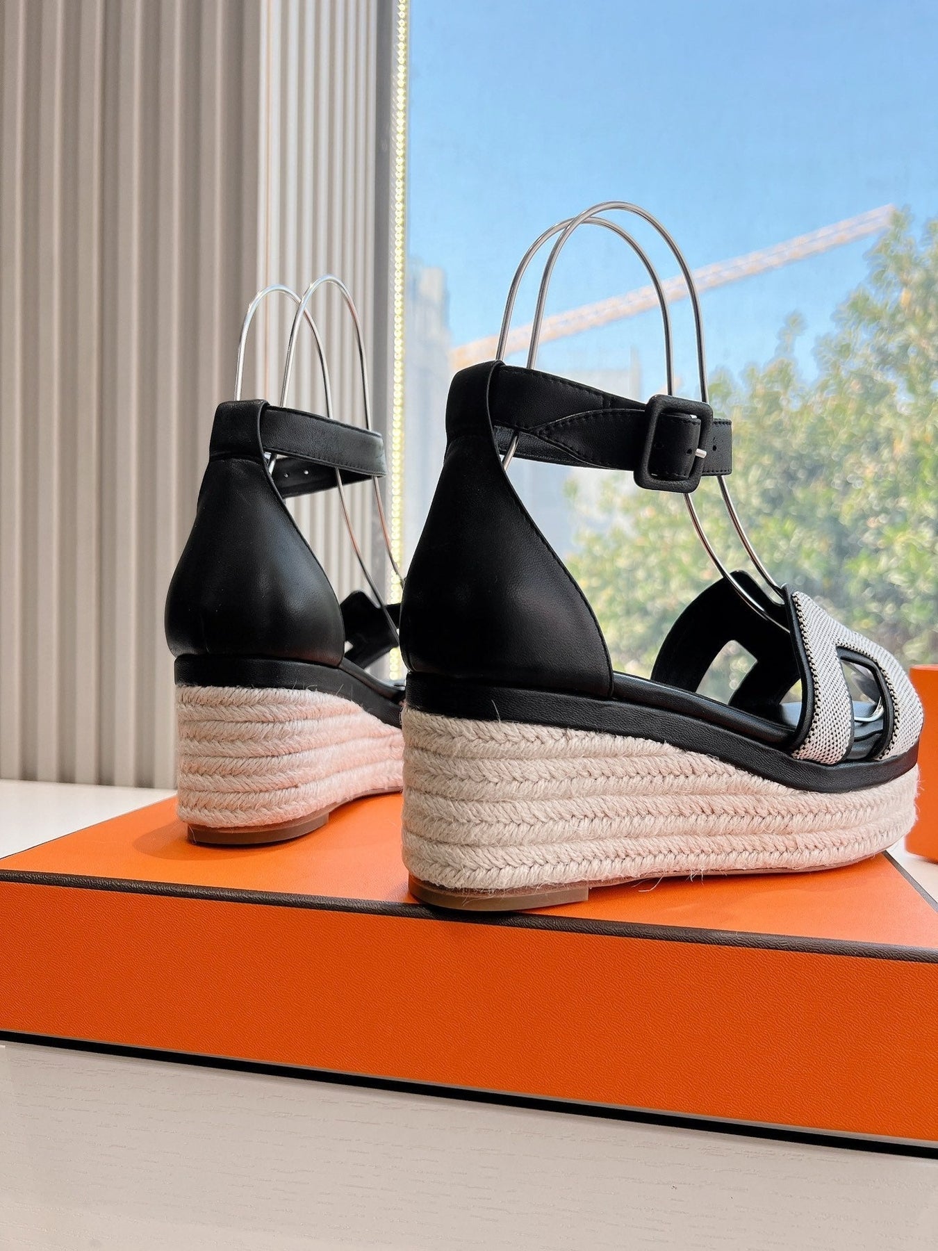 ELDA ESPADRILLE IN WHITE FABRIC AND BLACK CALFSKIN