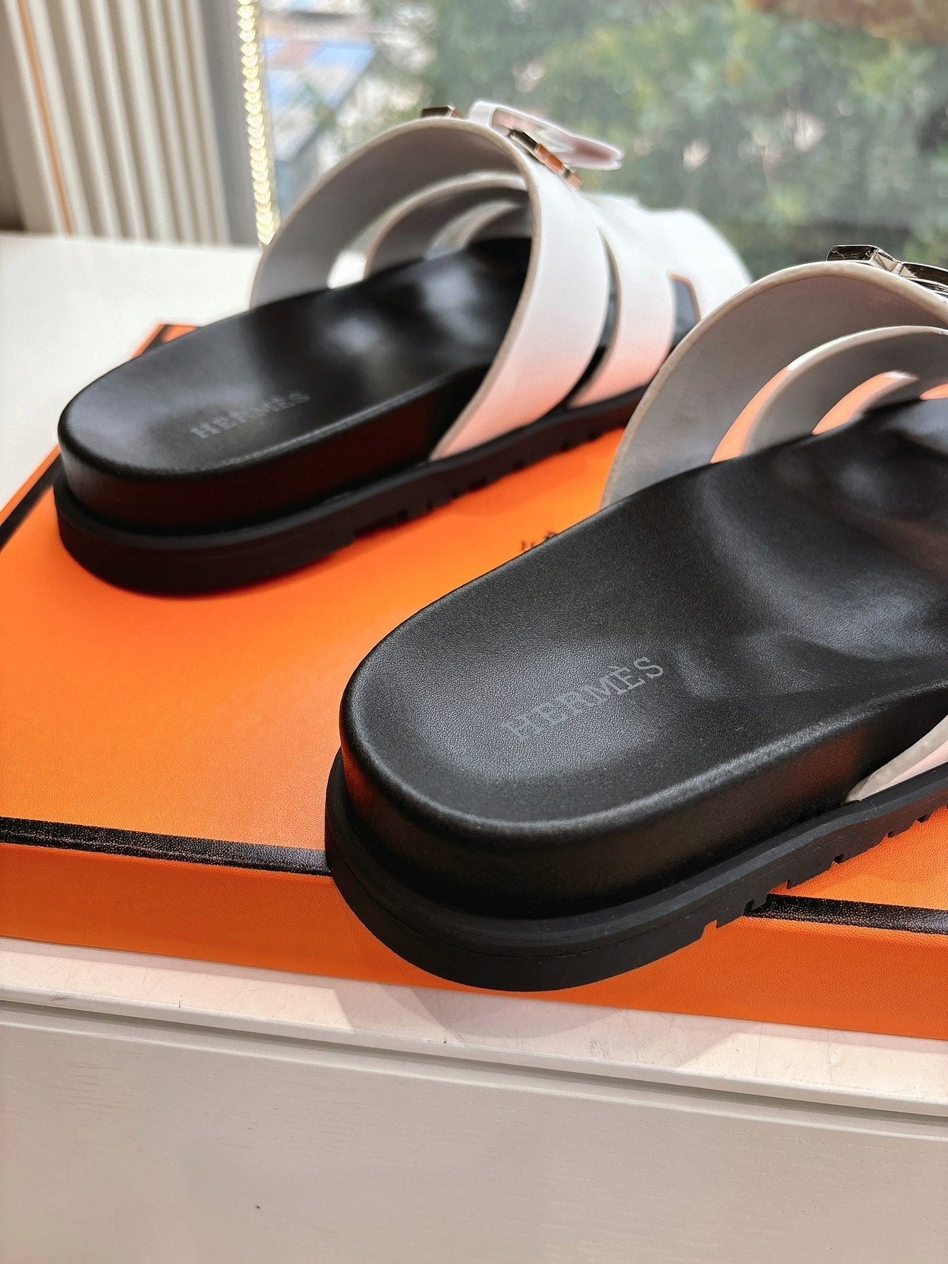 CHYPRE SANDAL IN WHITE CALFSKIN