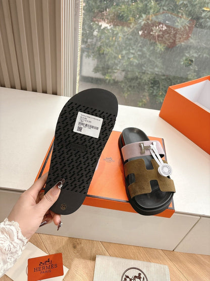 CHYPRE SANDAL IN LIGHT PINK MIX CHOCOLATE BROWN SUEDE