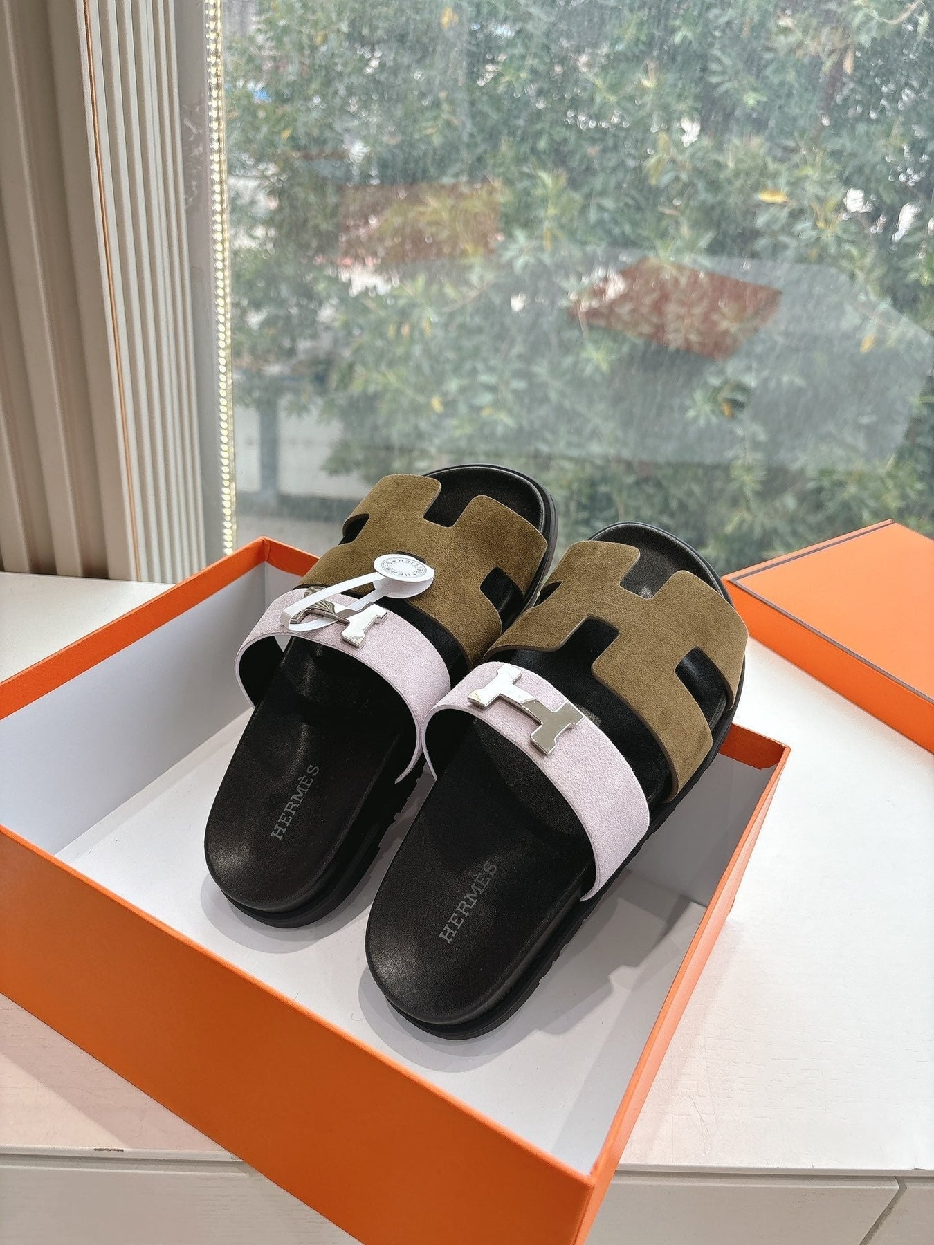 CHYPRE SANDAL IN LIGHT PINK MIX CHOCOLATE BROWN SUEDE