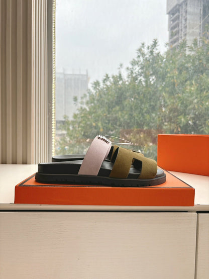 CHYPRE SANDAL IN LIGHT PINK MIX CHOCOLATE BROWN SUEDE