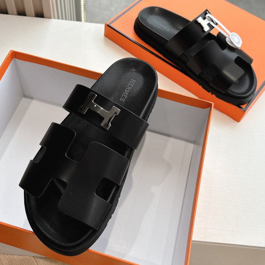 CHYPRE SANDAL IN BLACK CALFSKIN