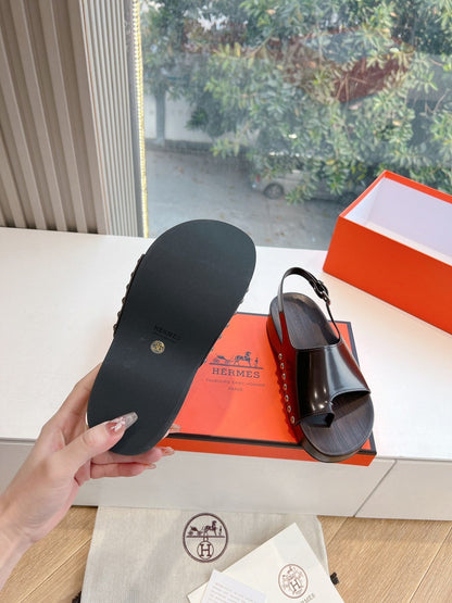 FLAT SANDAL IN BRUNETTE BROWN CALFSKIN