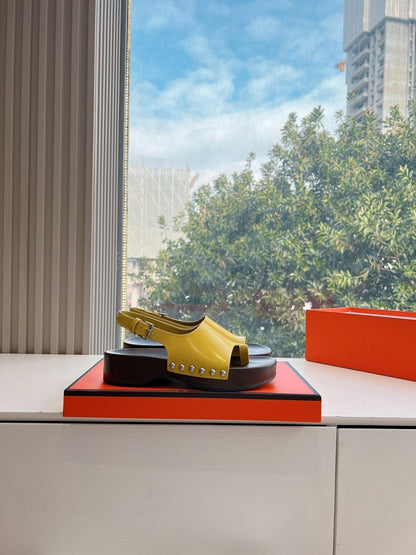 FLAT SANDAL IN CORN YELLOW CALFSKIN