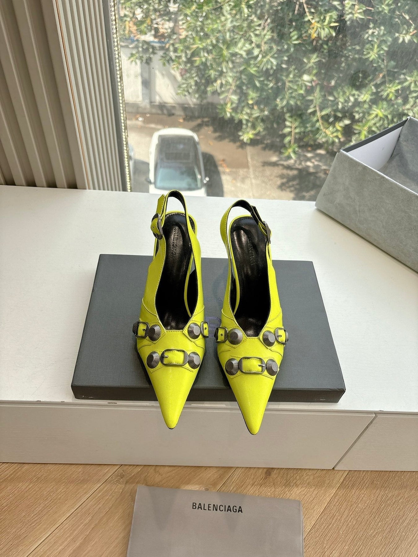 CAGOLE HIGH SLINGBACK IN YELLOW GLOSSY CALFSKIN