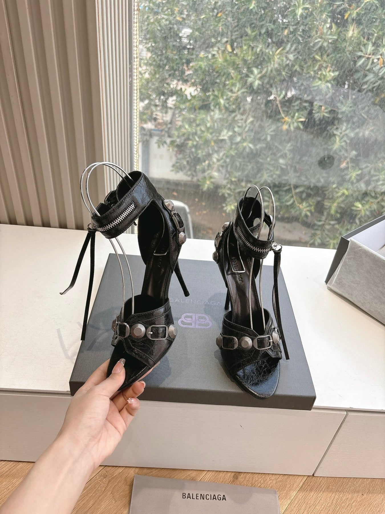 CAGOLE HIGH-HEEL SANDALS IN BLACK LAMBSKIN