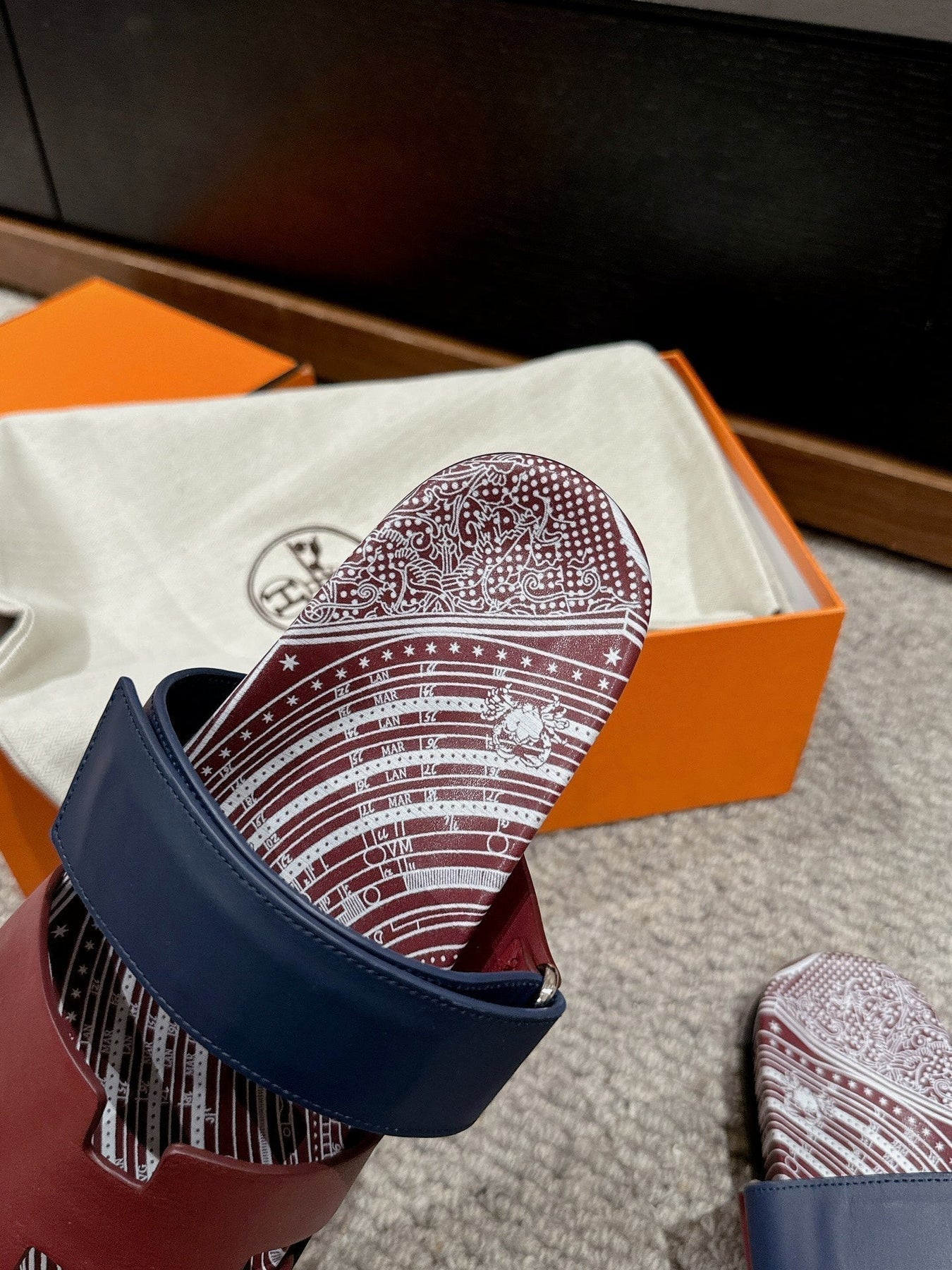 CHYPRE SANDAL BURNT UMBER CALFSKIN UNIQUE