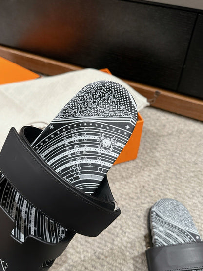 CHYPRE SANDAL BLACK CALFSKIN UNIQUE