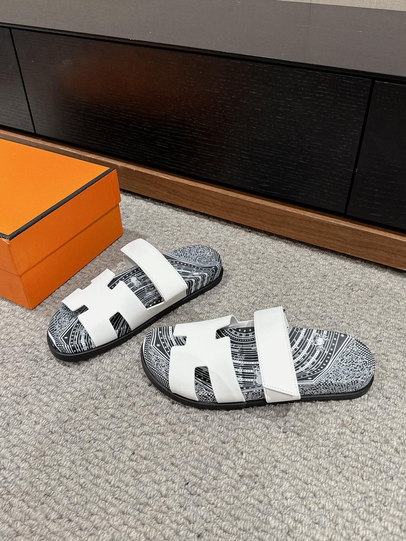 CHYPRE SANDAL WHITE CALFSKIN UNIQUE