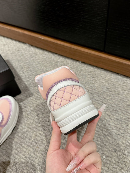 CLASSIC TRAINER IN LIGHT PINK MIX WHITE FABRIC