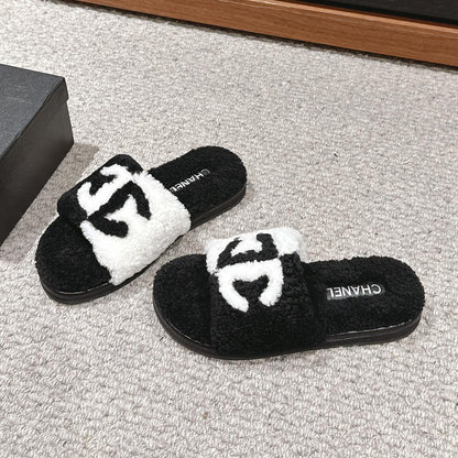 CC SLIPPERS IN BLACK MIX WHITE FLEECE