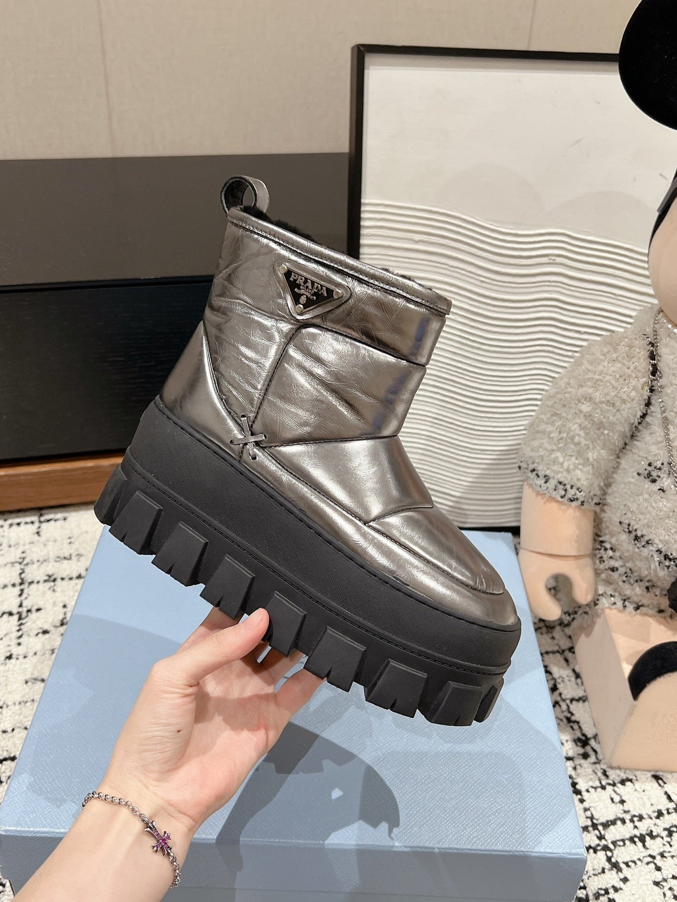 MONOLITH ANKLE BOOTS IN METALLIC GRAY CALFSKIN AND LAMB FUR LINING