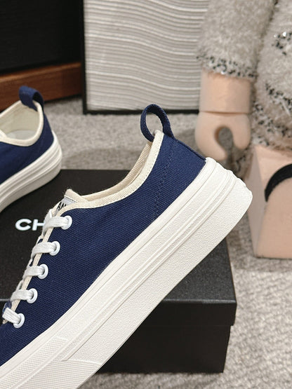LACE-UP SNEAKERS IN NAVY BLUE CANVAS