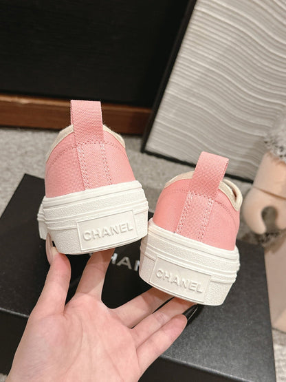 LACE-UP SNEAKERS IN PASTEL PINK CANVAS