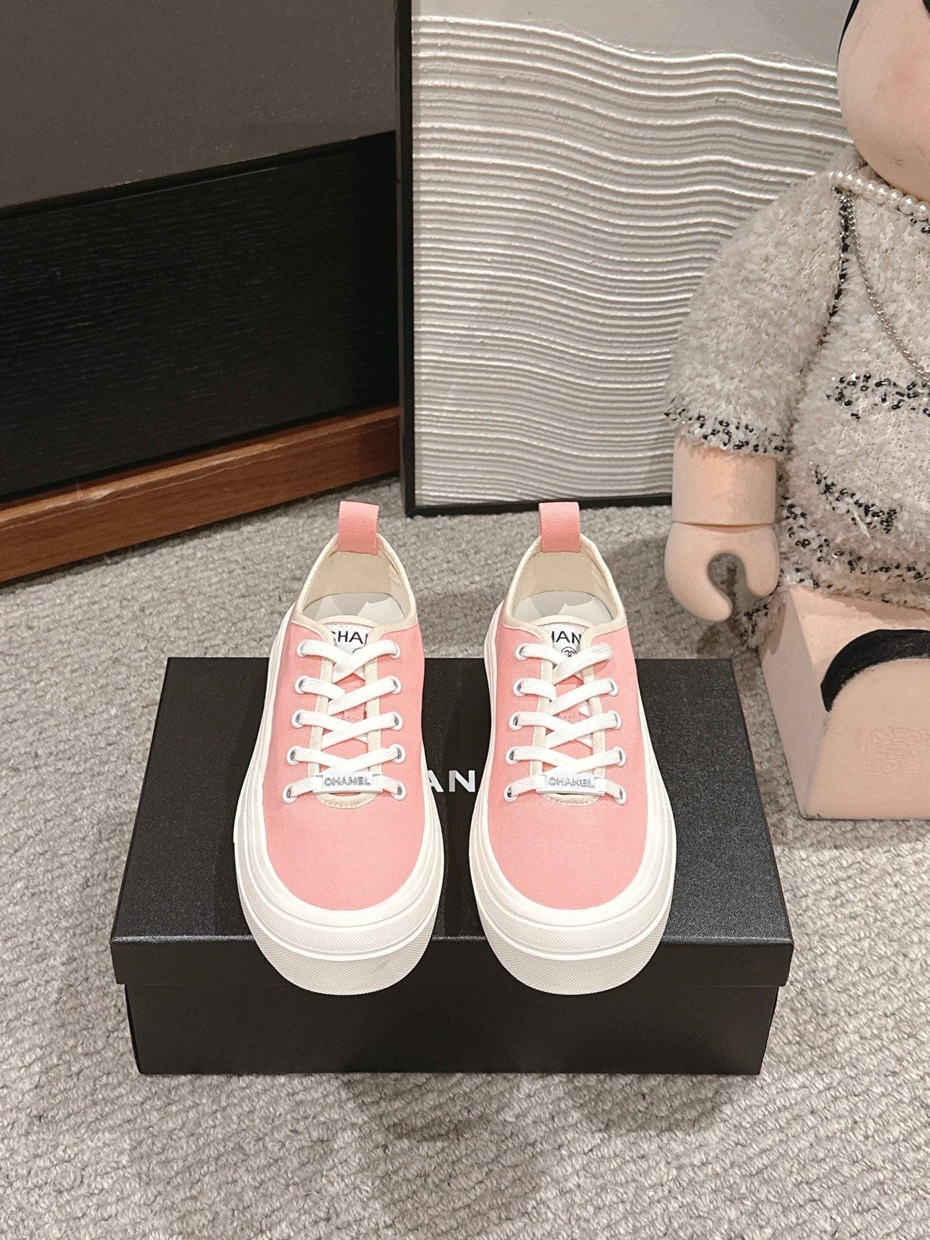 LACE-UP SNEAKERS IN PASTEL PINK CANVAS