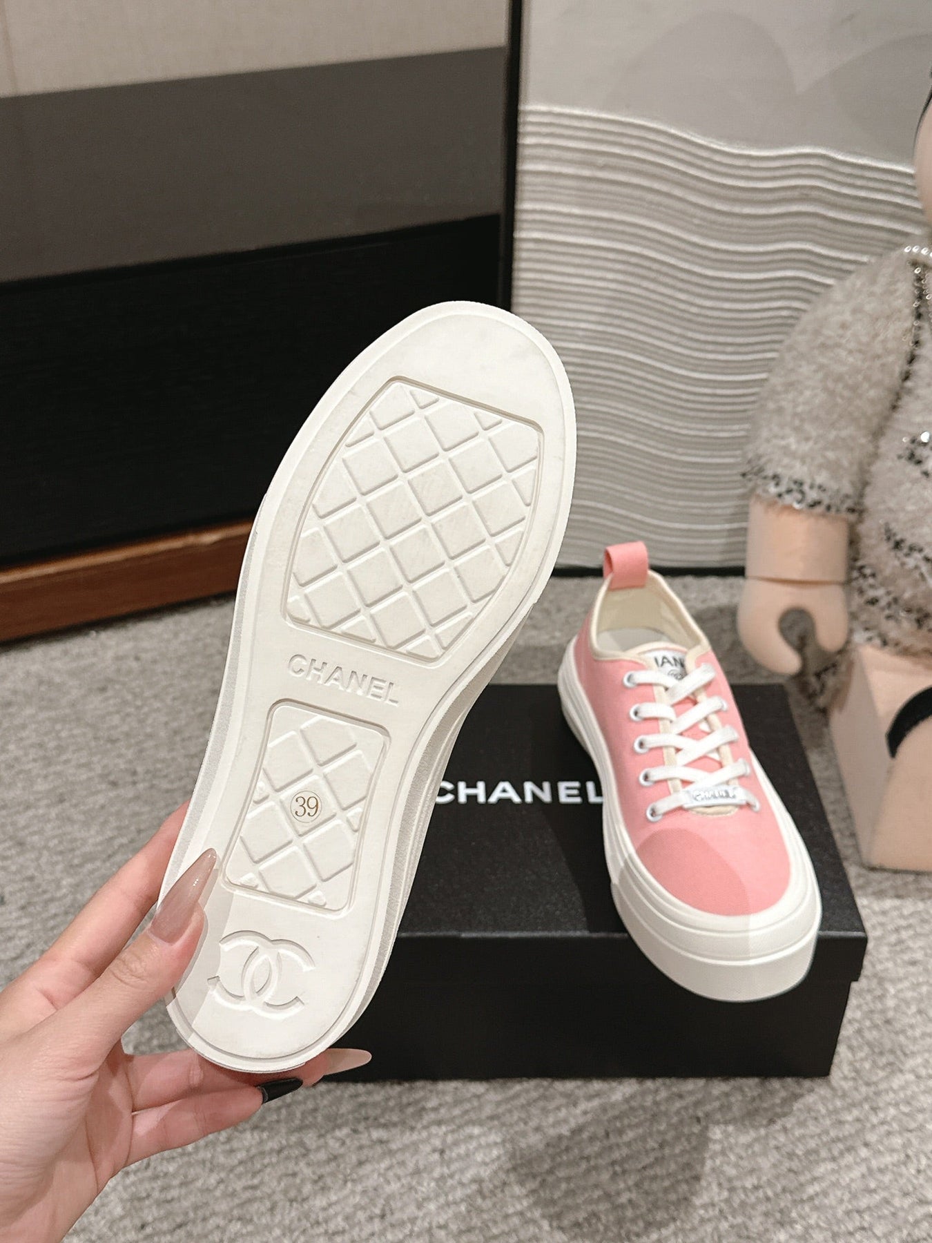 LACE-UP SNEAKERS IN PASTEL PINK CANVAS