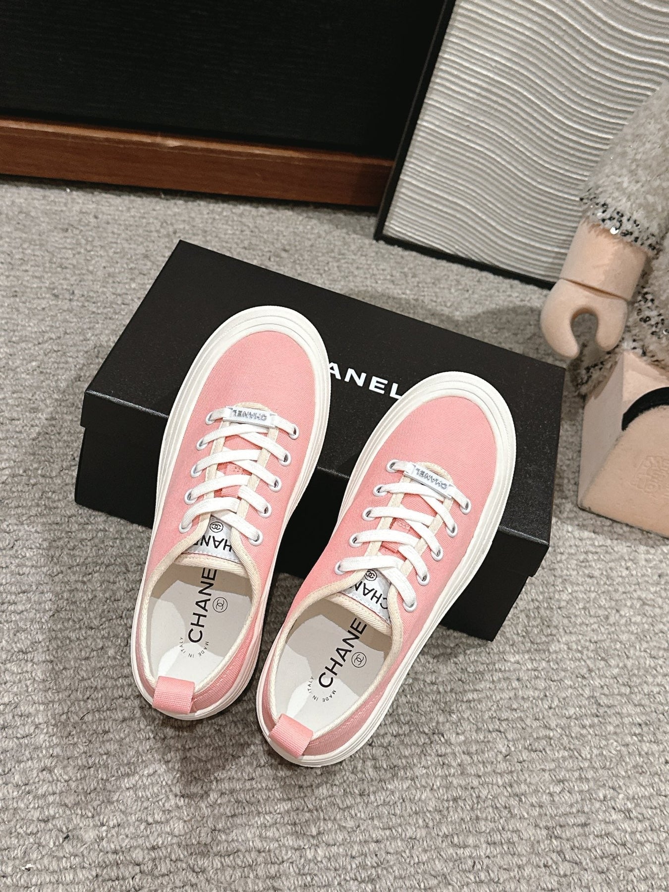 LACE-UP SNEAKERS IN PASTEL PINK CANVAS