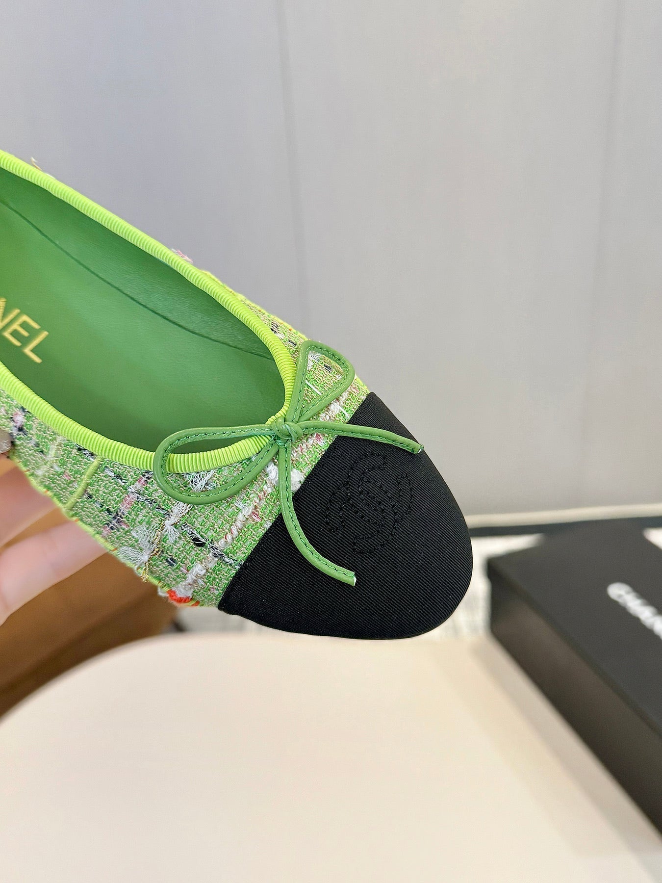BALLET FLATS IN EMERALD GREEN TWEED AND FABRIC