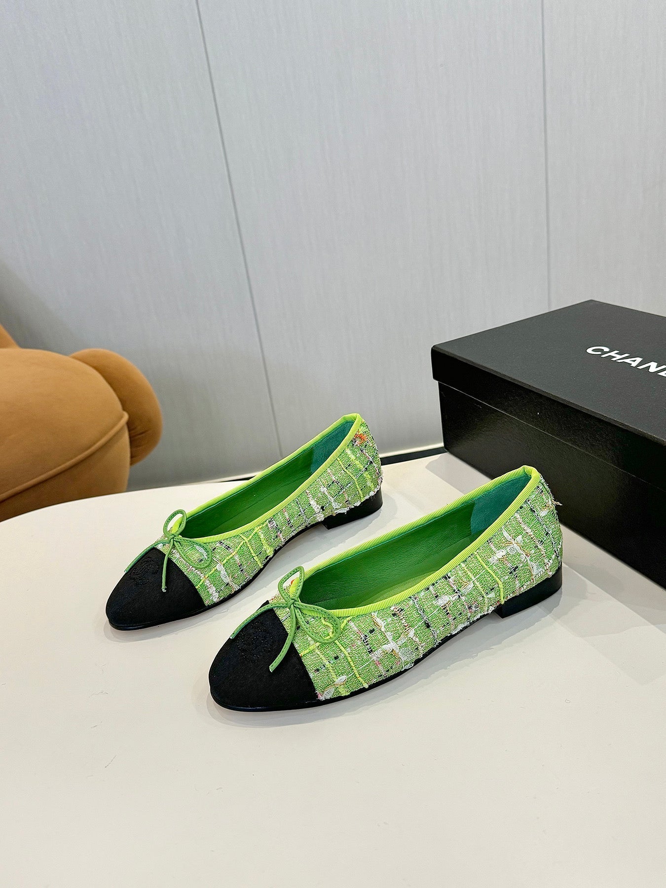 BALLET FLATS IN EMERALD GREEN TWEED AND FABRIC