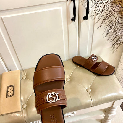 GG SANDAL WITH ROUND INTERLOCKING G IN CARAMEL BROWN CALFSKIN