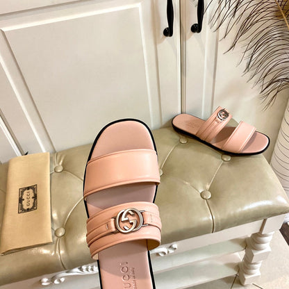 GG SANDAL WITH ROUND INTERLOCKING G IN LIGHT PINK CALFSKIN