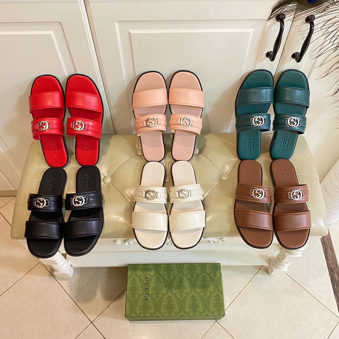 GG SANDAL WITH ROUND INTERLOCKING G IN WHITE CALFSKIN