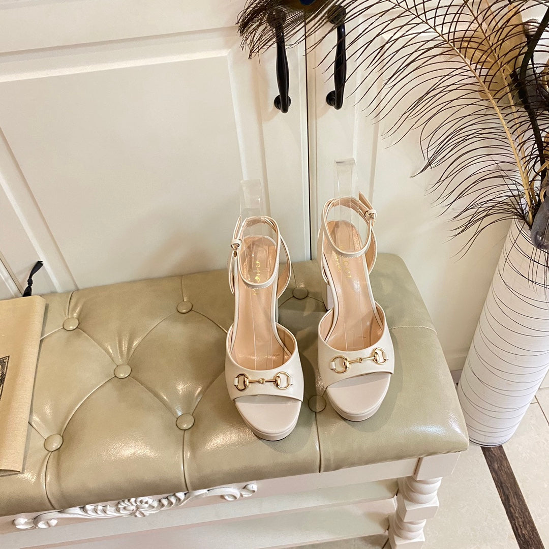 GG HORSEBIT PLATFORM SANDAL IN WHITE SHEEPSKIN