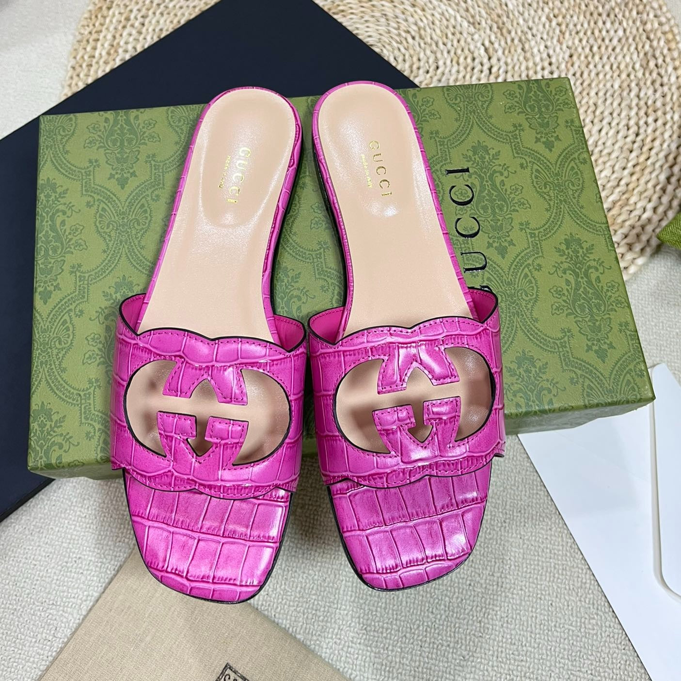 GG Cut Out Slide Sandals Pink