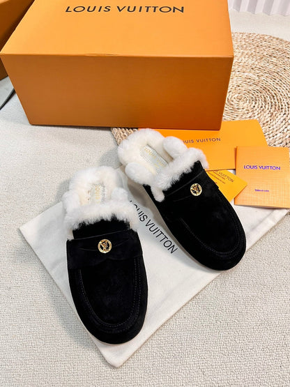 LV COSY FLAT COMFORT CLOG IN BLACK SUEDE AND SHEARLING LINING