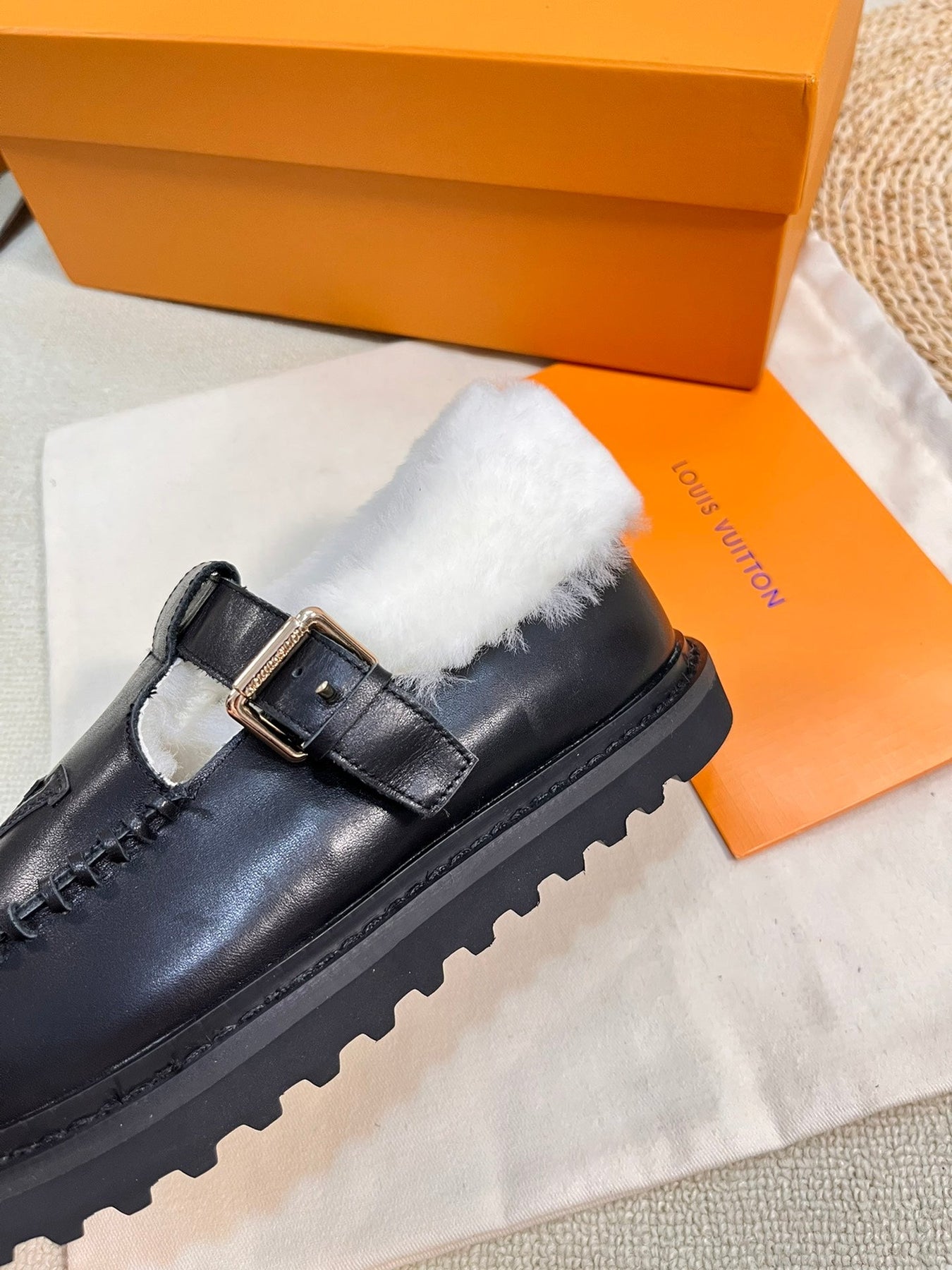 COLORADO COMFORT MARY JANE IN BLACK CALFSKIN AND SHEARLING LINING