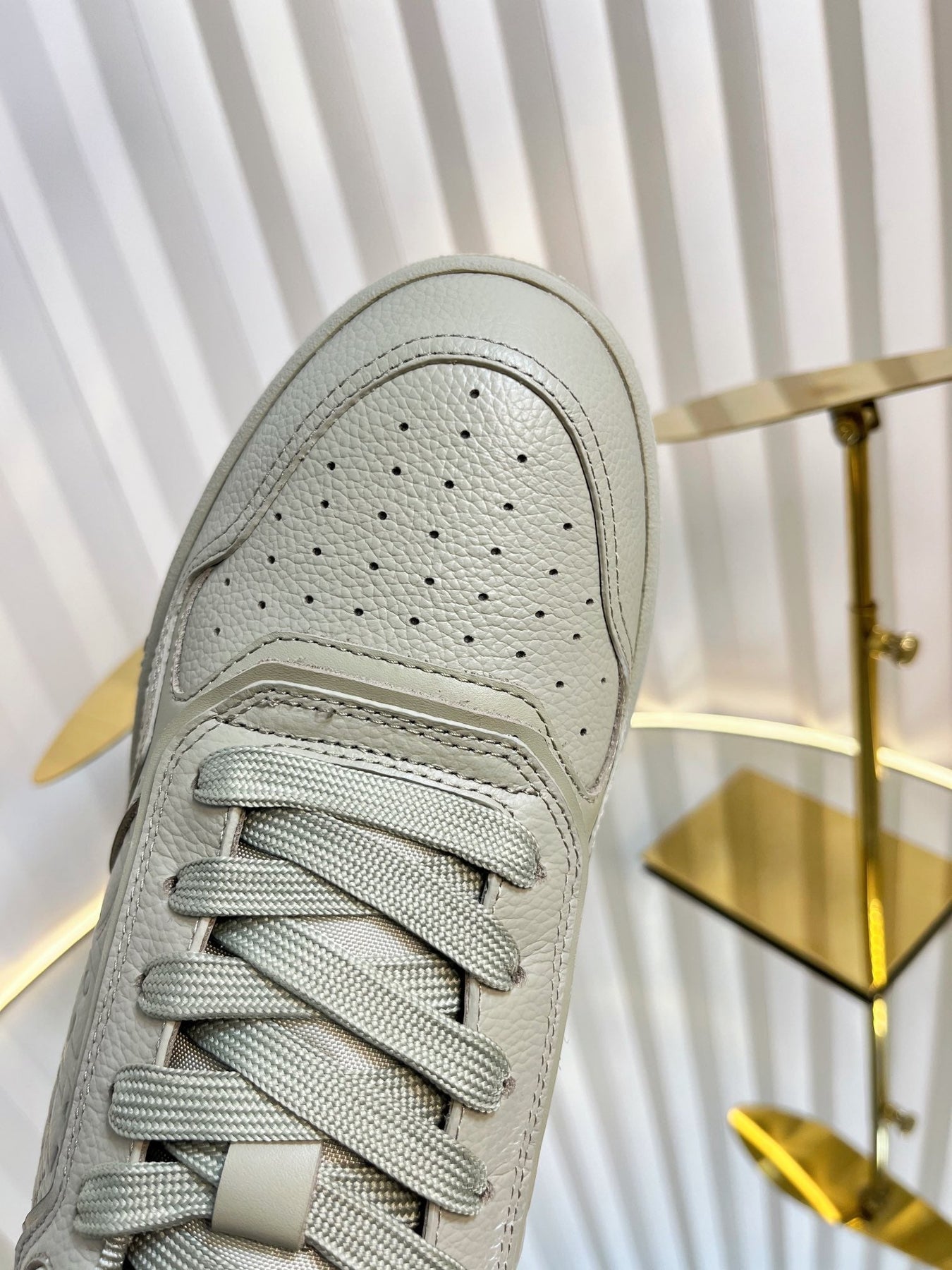 B27 LOW-TOP SNEAKER TROUT GRAY SMOOTH CALFSKIN