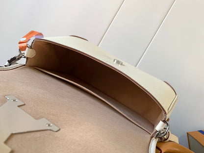 BUCI BAG 24 IN QUARTZ WHITE EPI GRAIN COWHIDE