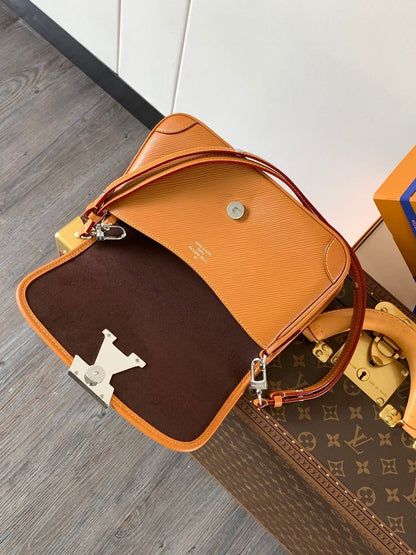 BUCI BAG 24 IN GOLD MIEL BROWN EPI GRAIN COWHIDE