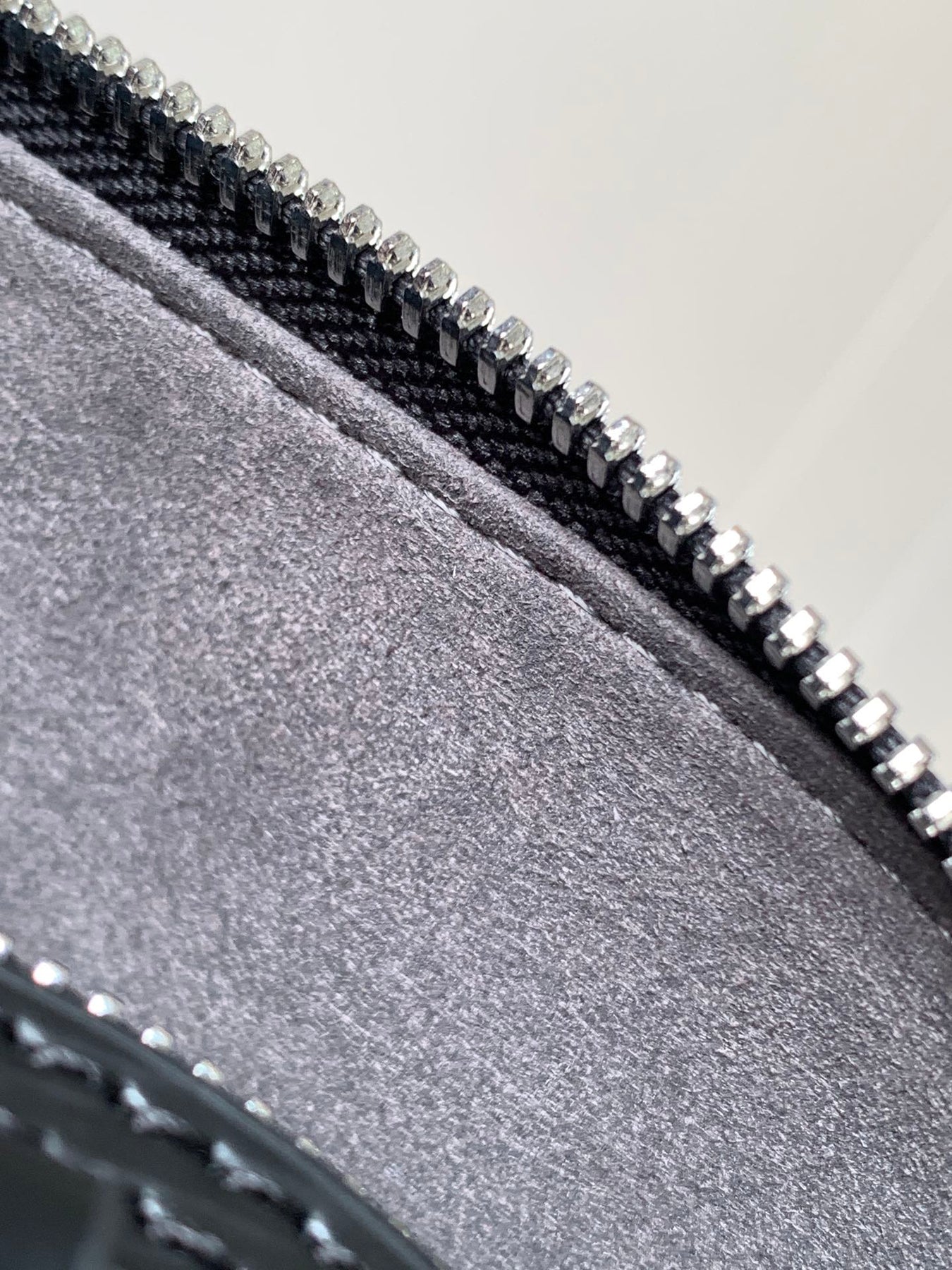 ALMA BB BAG 23 IN BLACK GRAIN EPI COWHIDE