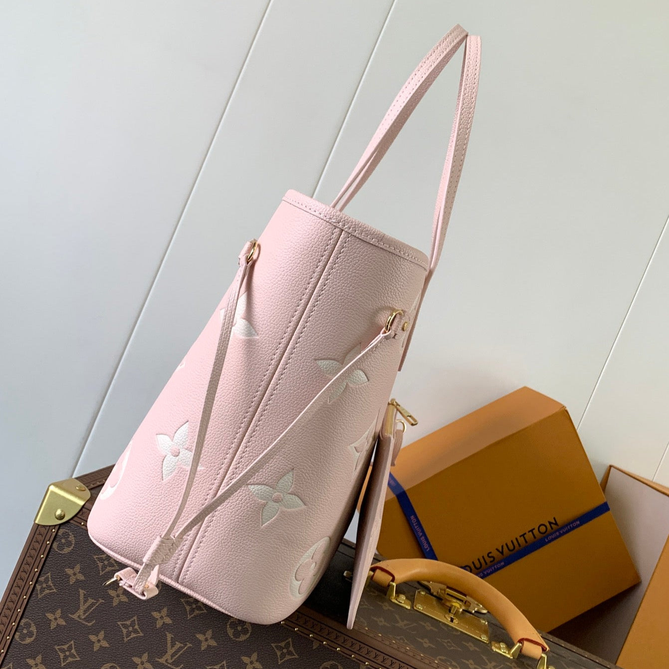 NEVERFULL MM BAG 32 IN PINK AND BEIGE EMBOSSED COWHIDE