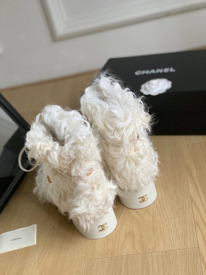 CC ANKLE BOOTS IN WHITE MIX BLACK WOOL FUR