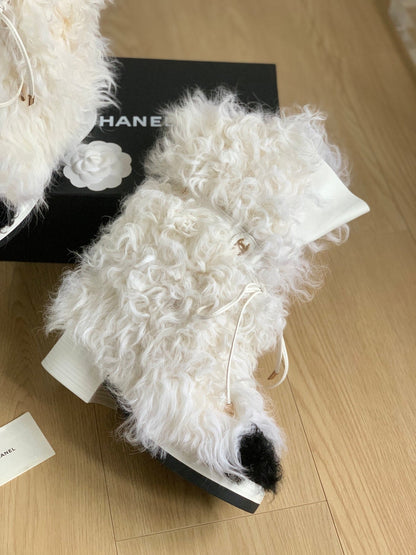 CC ANKLE HIGH BOOTS IN WHITE MIX BLACK WOOL FUR