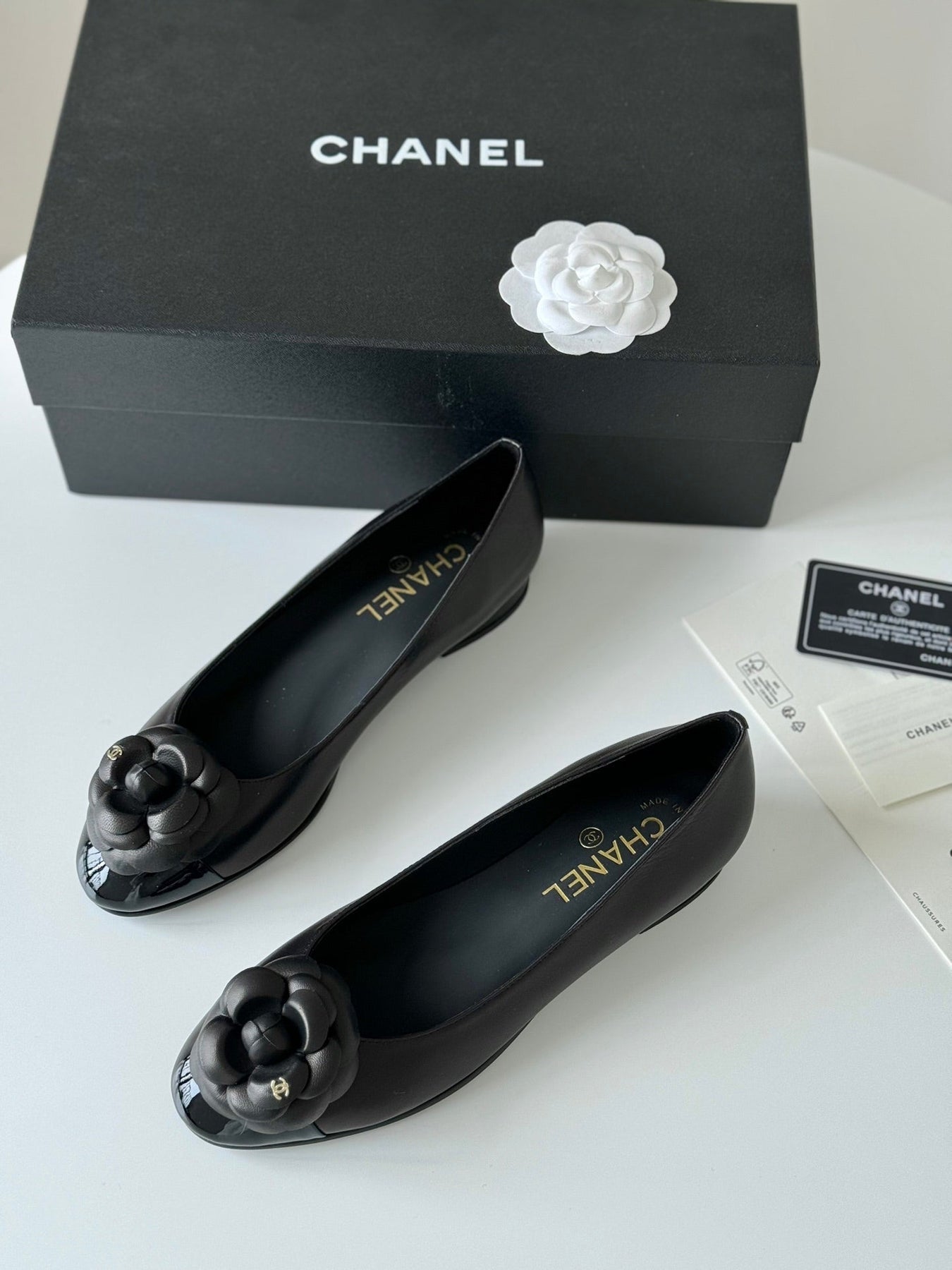 BALLET FLAT BLACK LAMBSKIN WITH FLOWER