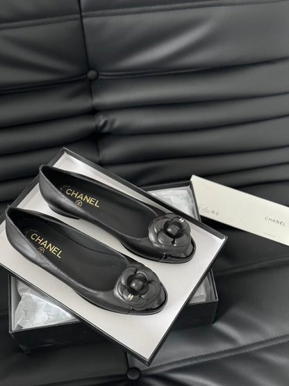 BALLET FLAT BLACK LAMBSKIN WITH FLOWER