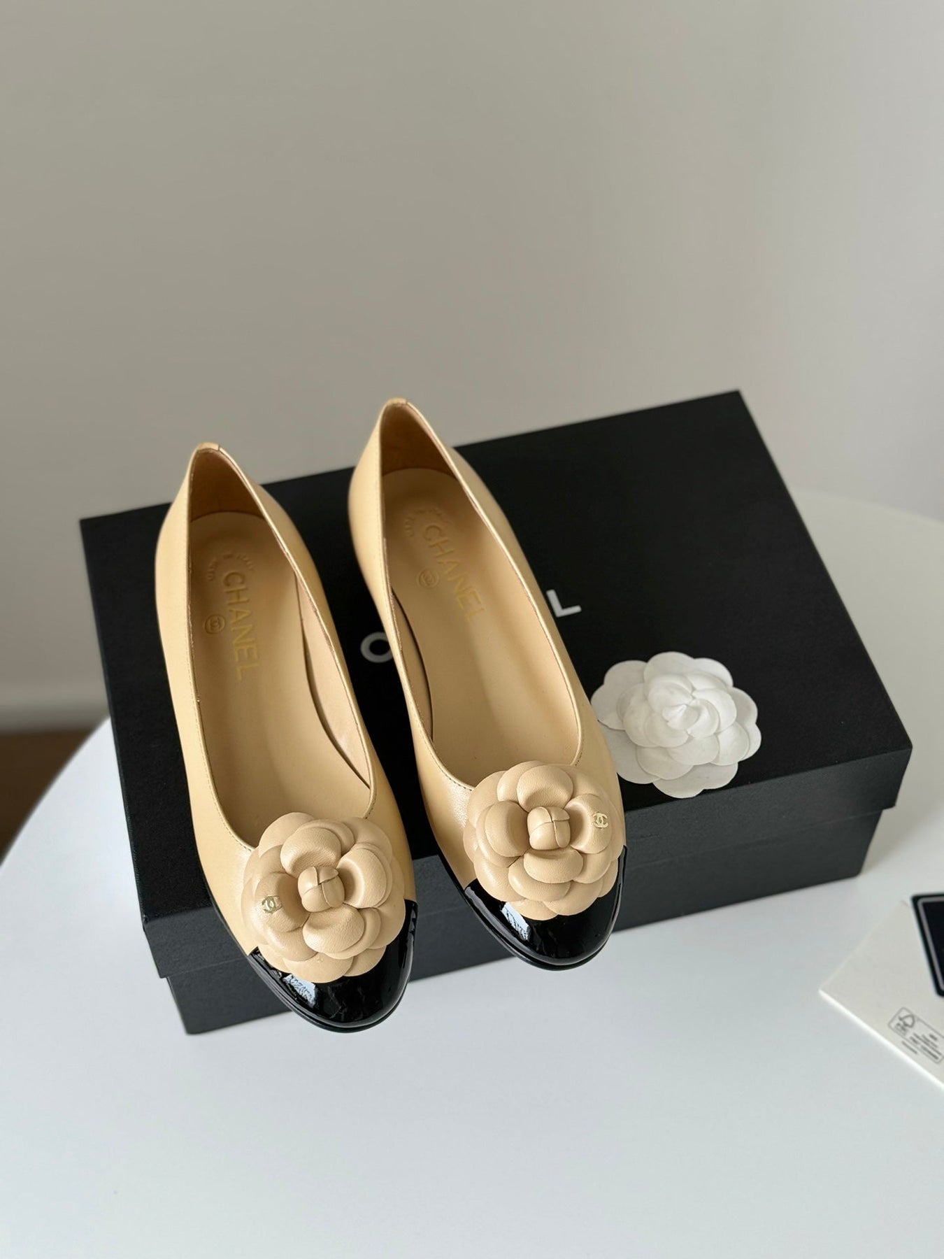 BALLET FLAT BEIGE CREAM LAMBSKIN WITH FLOWER