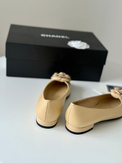 BALLET FLAT BEIGE CREAM LAMBSKIN WITH FLOWER