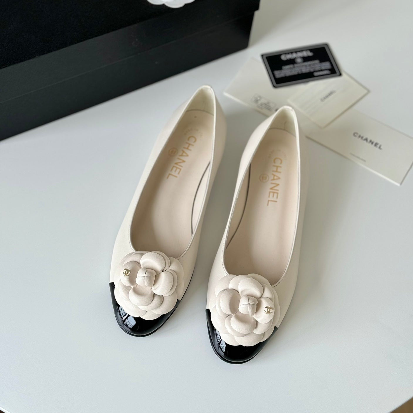 BALLET FLAT WHITE LAMBSKIN WITH FLOWER