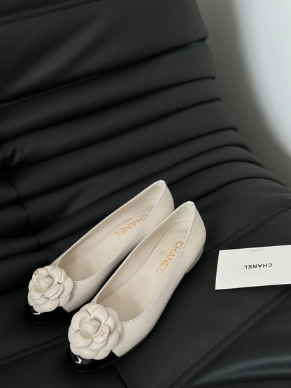 BALLET FLAT WHITE LAMBSKIN WITH FLOWER