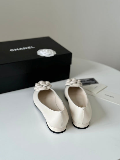 BALLET FLAT WHITE LAMBSKIN WITH FLOWER