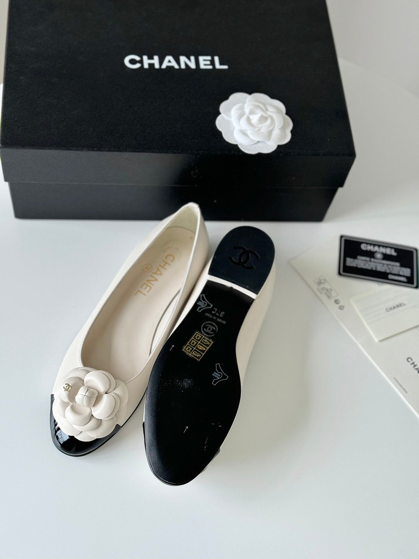 BALLET FLAT WHITE LAMBSKIN WITH FLOWER