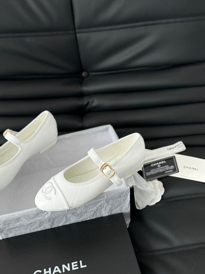MARY JANE SHOES IN WHITE LAMBSKIN