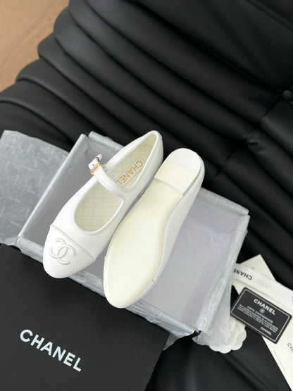 MARY JANE SHOES IN WHITE LAMBSKIN